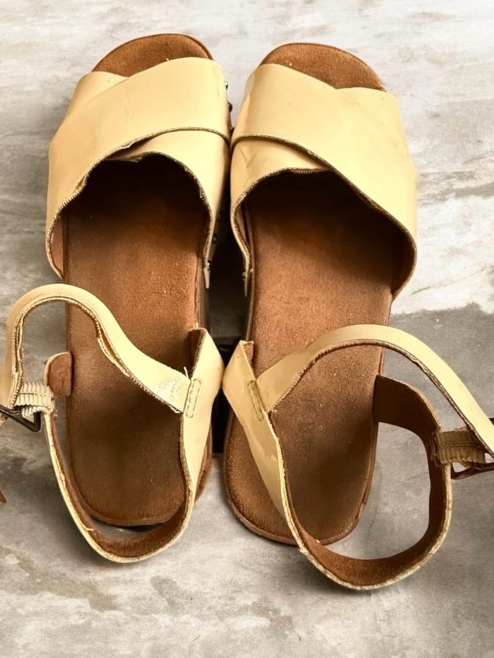 Zara girls' beige sandals size 32